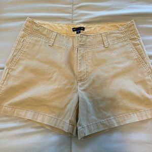 GAP - Size 6 - khaki shorts